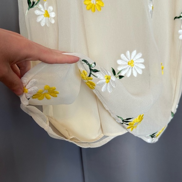 ASOS Petite Shift Dress with Daisy Embroidery Size 00 - Picture 9 of 10